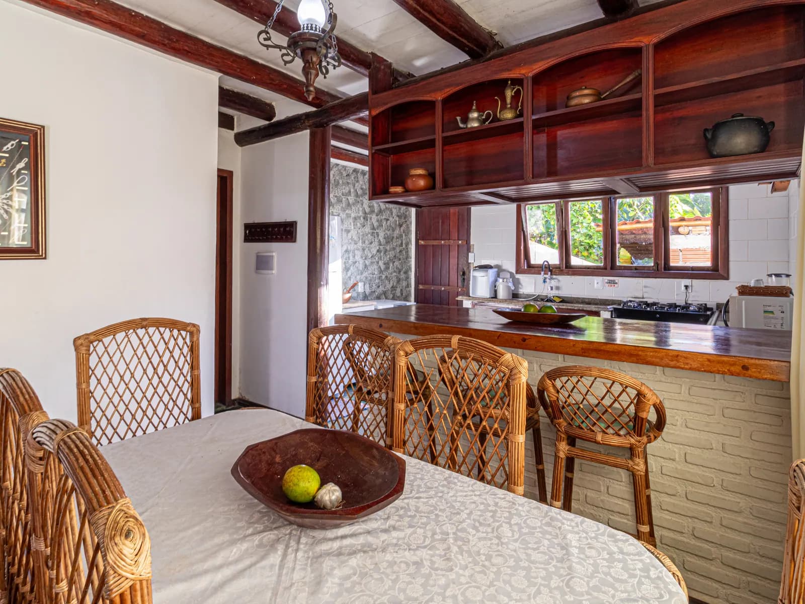 Sala de jantar da Casa 2 integrada à cozinha